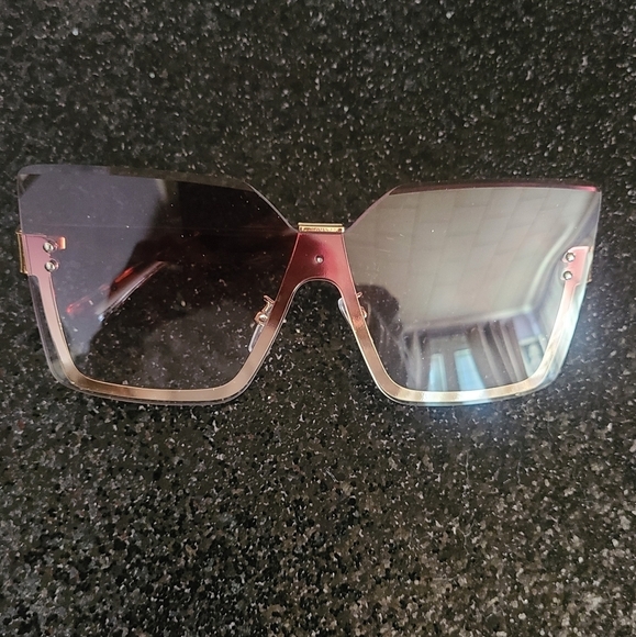 Accessories - GORGEOUS STYLISH SUN GLASSES HP🔥🔥🔥🔥